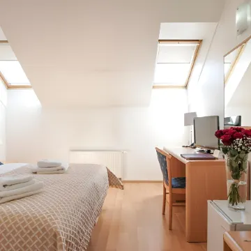 Hotel Tivoli Prague Отели рядом с достопримечательностью «Карлов мост»