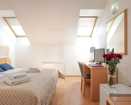 Hotel Tivoli Prague โรงแรมในปราก