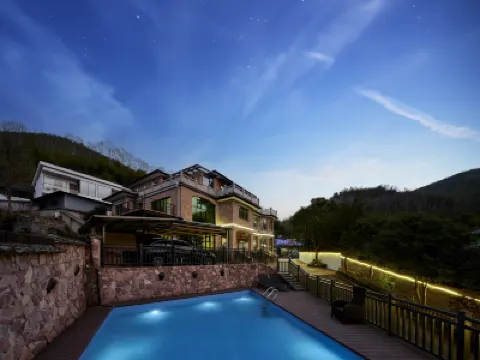 花築悦·莫幹山雲跡坡温泉美墅（後塢換乘中心店） 湖州酒店