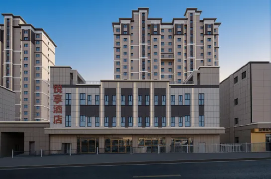 Yuexiang Hotel (Altay Museum Wanchi Plaza)
