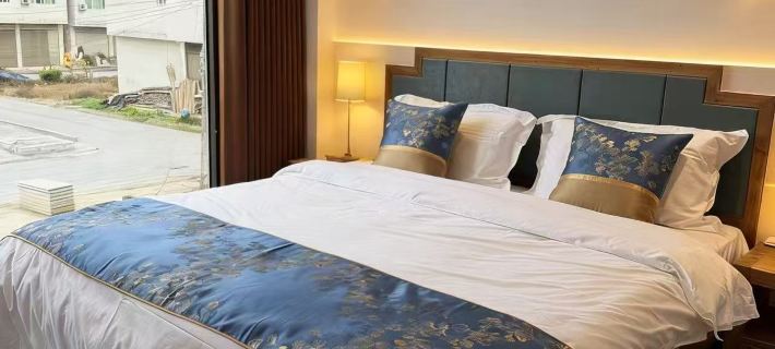 Half Moon Lake Guesthouse Hotels in Longshan