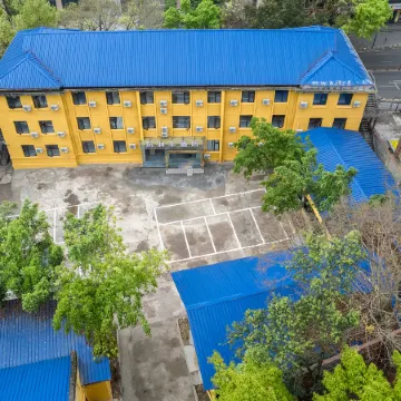 Dongrunfeng Hotel (Zigong Caideng Park)