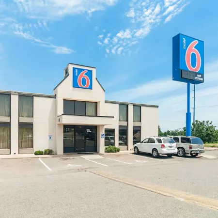Motel 6 Oklahoma City, OK - South Отели рядом с достопримечательностью «Торговый центр "Кроссроудз"»