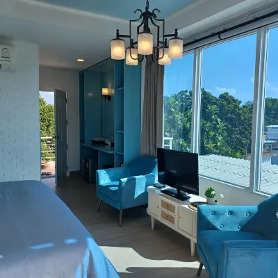 Koh Larn Riviera Hotels near Ko Sak