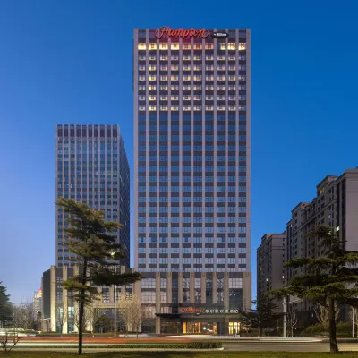 Hampton by Hilton Weifang City Center 楊家埠民間芸術大観園(ヤンジャーブー フォークアートグランドビューガーデン)周辺のホテル