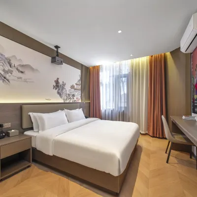 Shiguang Blue Whale Hotel (Nanjing Xinjiekou Changfu Street Subway Station) Hotels near Jiangnan Modern Industrial Heritage Park