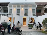 Evergreen Cafe and Hotel 왓쑤언독 주변 호텔