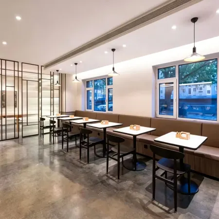 Dalian full stop hotel
