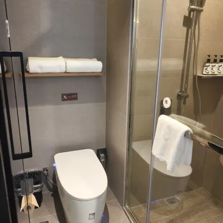 Home Inn Plus (Yangzhong Pedestrian Street Branch)