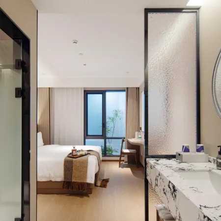 Young Lookingfor Hotel Отели рядом с достопримечательностью «Башня желтого журавля»