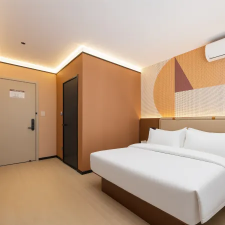 Qingju Hotel (Dalian Railway Station Dongguan Street)