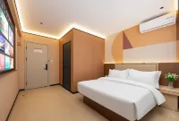Qingju Hotel (Dalian Railway Station Dongguan Street)
