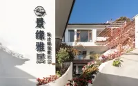 Jingyuan Yaju Designer View Homestay (Lijiang Ancient City Dashuiche)