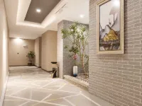 Pingjiang Qihang Theme Hotel