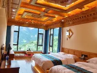 Zhuomu Lariz Homestay Hoteles en Diebu