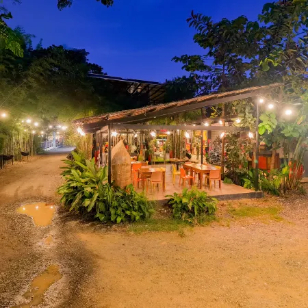 100% Cafe Moto Hostel
