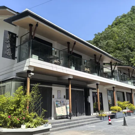 Zhashui Lan · Mountain View Collection Homestay