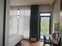 Yinhuali Homestay - parking