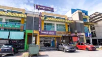 Swing & Pillows @ Golden Roof Hotel Seri Iskandar, Ipoh - 2-Star