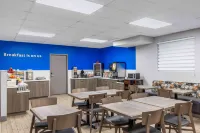 Days Inn by Wyndham Leamington - parking