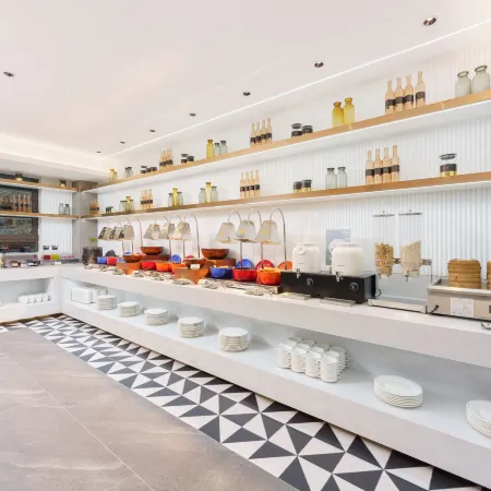 Homeinn Plus Hotel (Urumqi Xiaxigou Subway Station)