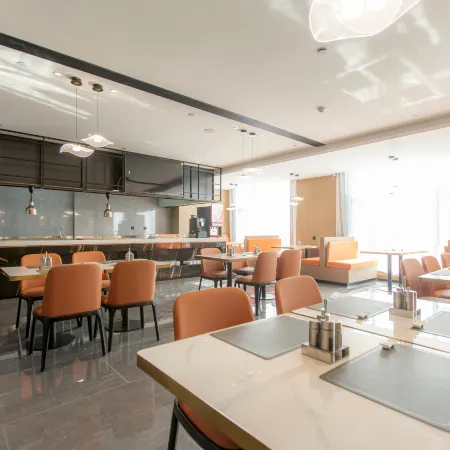 Lanling pearl Holiday Hotel