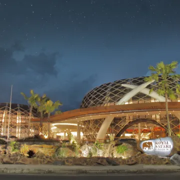 Royal Safari Garden Resort and Convention Hotels near Pasar Cisarua