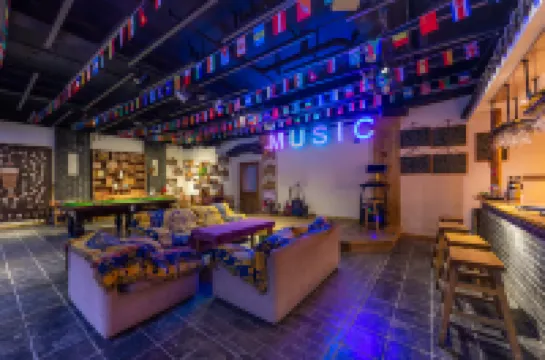 Floral Hotel · Manchengyaju Hotel (Qufu Sankong Scenic Area)