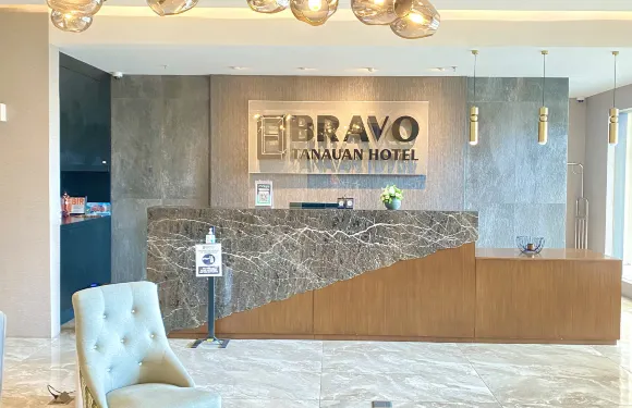 布拉瓦塔納萬酒店