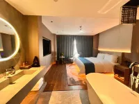 White Horse Hotel Hoteles en Huaxian