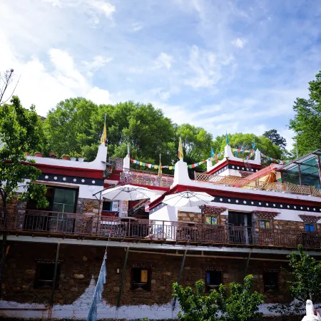 FlowerFields Bar&Cafe&Guesthouse