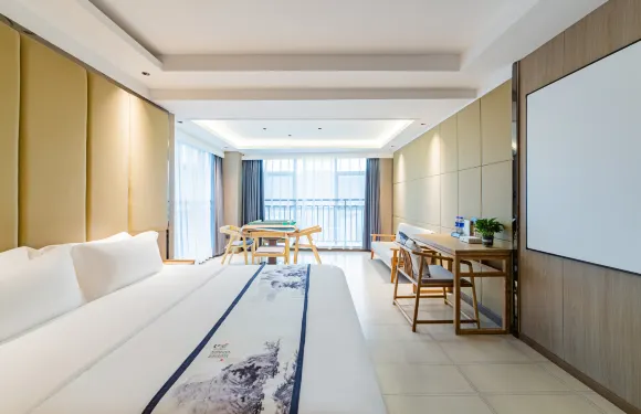 香港艾度假日酒店（重慶梁平重百商場店）