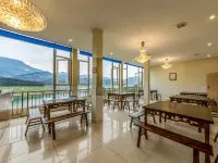 Table Mountain · Mountain View Lakeside · Luxury Retreat Hotel (Yanv Lake) Hotels in Hongya