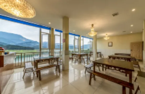 Table Mountain · Mountain View Lakeside · Luxury Retreat Hotel (Yanv Lake)