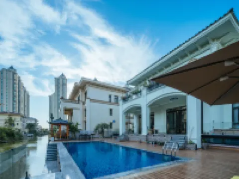 Floral Hotel·Color Island Resort Hotel (Evergrande Venice on the Sea) Hotels near Golden Beach