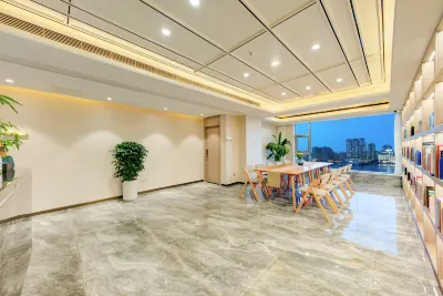 Jinming Seaview Apartment (Zhuhai Wanchai Port International Convention and Exhibition Center) Hotels near Naobeishan