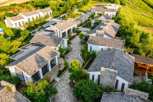 Aoshan stone house Hotels in Taibai