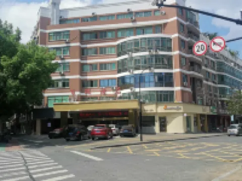 百瑞酒店（義烏中心醫院雞鳴閣店） 鄰近雞鳴山公園-鳳翔閣的酒店