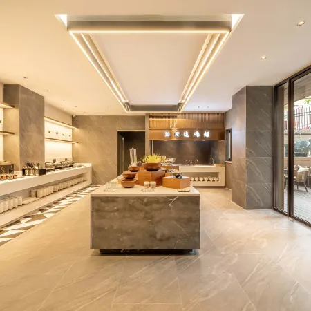 Homeinn Plus Hotel (Chongqing Liziba Niujiaotuo Light Rail Station) Отели рядом с достопримечательностью «Стадион «Датяньвань»»