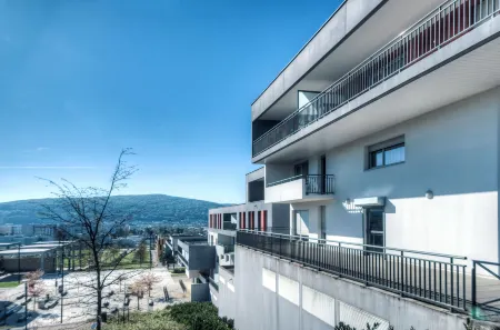 Comfort Aparthotel Besancon Hauts du Chazal Отели рядом с достопримечательностью «Университет Франш-Конте»