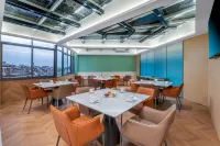 Yunman Platinum Hotel (Danyang High Speed Railway Station Zhengze Primary School)