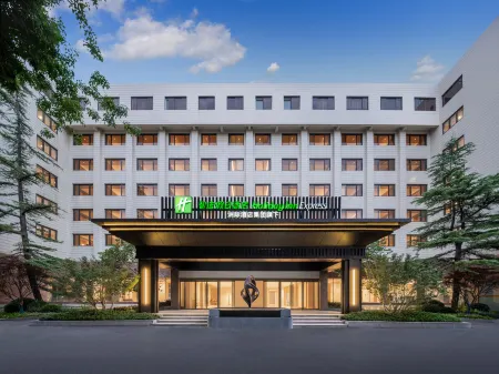Holiday Inn Express Bejing Downtown, an IHG Hotel，Tiananmen Отели рядом с достопримечательностью «Beijing Institute of Education， Dongcheng Branch»