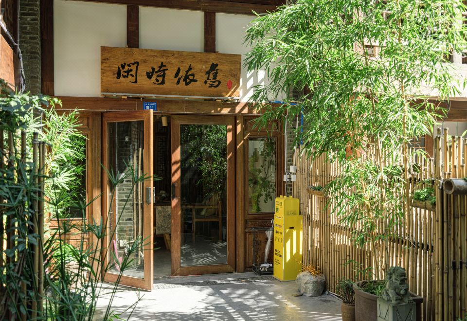 Xianshiyijiu Homestay의 따뜻한 분위기 객실