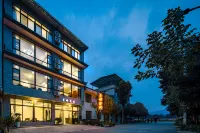 月畔民宿（青城山高鐵站店）