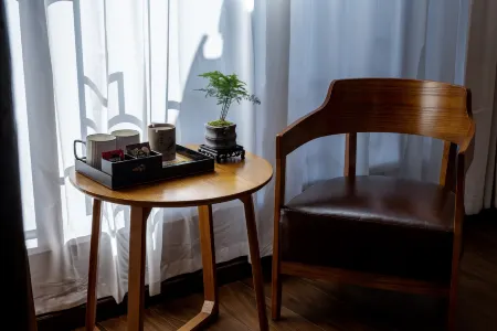 Golden Dragon's Mountain Glow Inn Отели в г. Лицзян