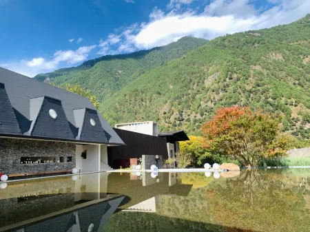 Aunt Bingzhong Luoding's Homestay in Gongshan Отели рядом с достопримечательностью «The First Bend of Nujiang River»