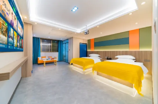 Yuejiang Shiguang Homestay (Gucheng Chaoren Park) Hotel dekat Huiru Park
