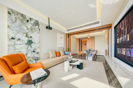 E · Bether Hotel
