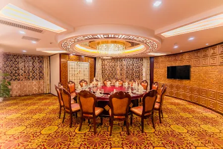 Ronzou International Hotel Отели рядом с достопримечательностью «Zhenwu Tower»