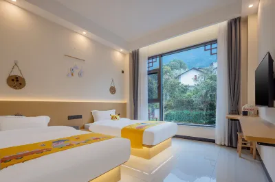 Yichang Danfengyuan Homestay (Three Gorges Dam Scenic Area) Hotels near Huanglong Waterfall